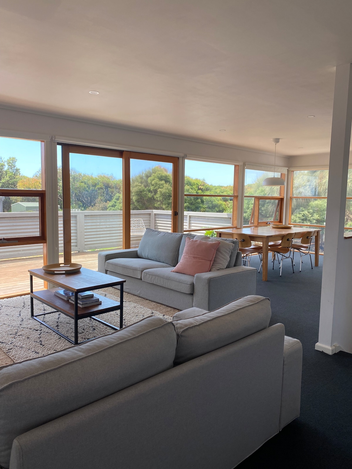 Popular Airbnb listing: Juc surf retreat, direct beach access in Jan Juc