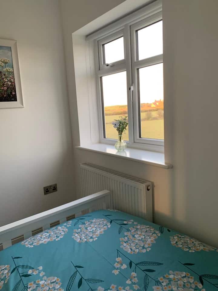 Საძინებელი 4 ერთადგილიანი საწოლით