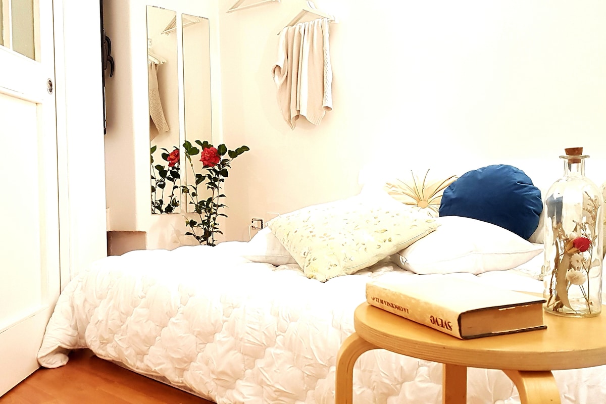 Camera matrimoniali Спалня 
с малко двойно легло 