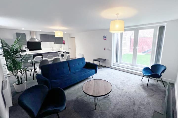Stunning 2-BR near Salford Royal | Free Parking