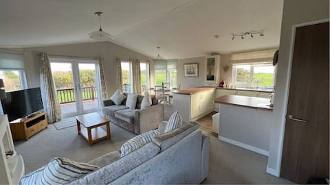 Top Airbnb: Lovely pet friendly lodge in Torbay