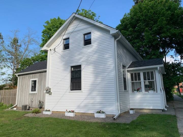 Central Elora Private GetAWay Houses for Rent in Elora, Ontario