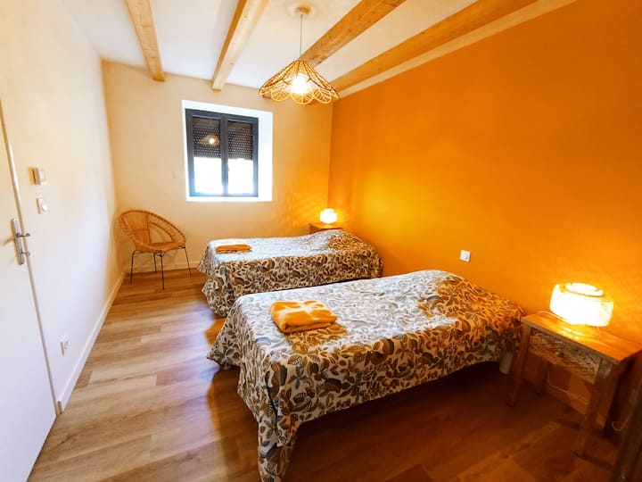 الغرفة الصفراء