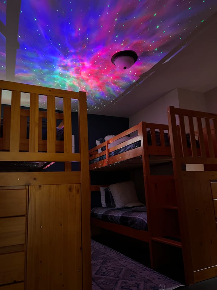 Fli nën yje brenda ose jashtë me llambën tonë Galaxy!