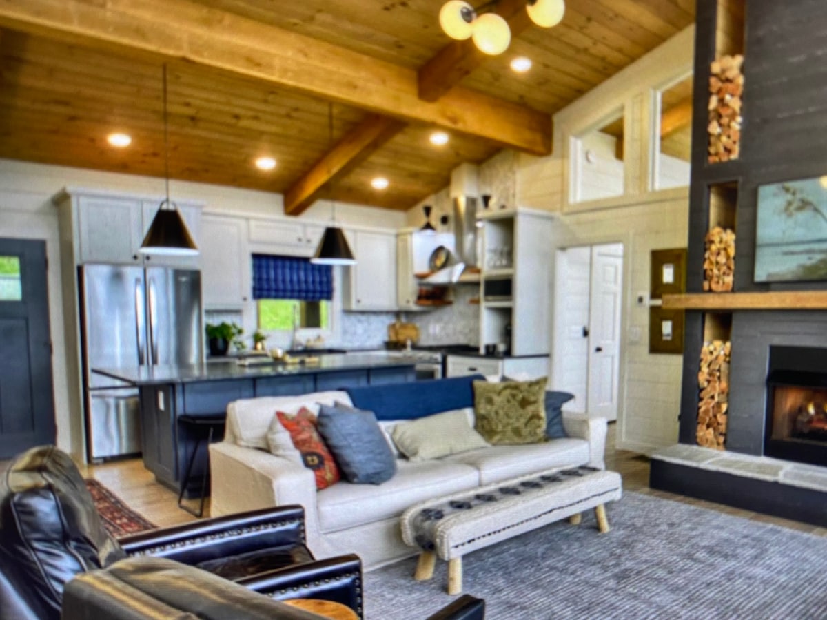 Popular Airbnb listing: Mountain Modern Retreat in Morganton