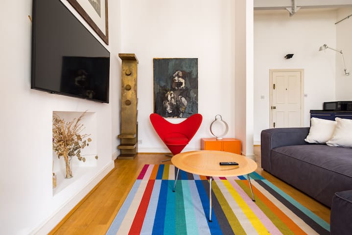 Stylish & Spacious Notting Hill Loft gallery image 2