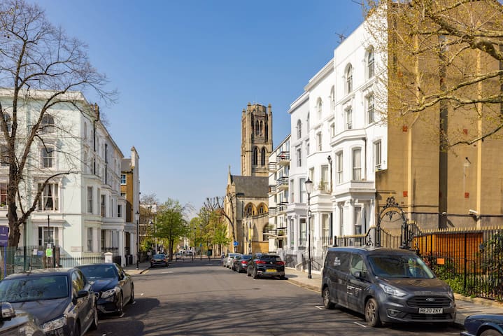 Stylish & Spacious Notting Hill Loft gallery image 5