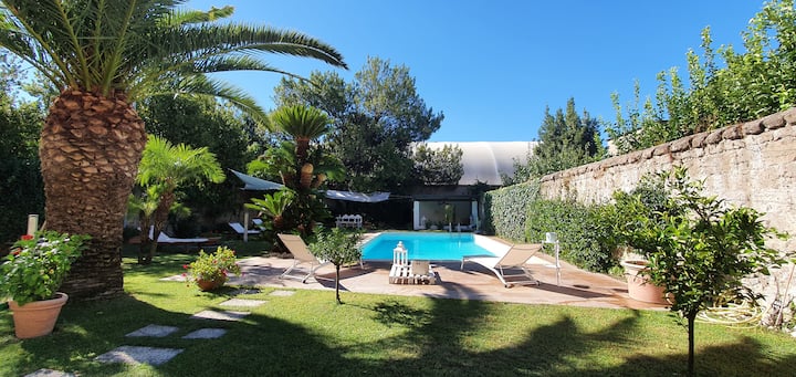 Two-room apartment in garden with pool