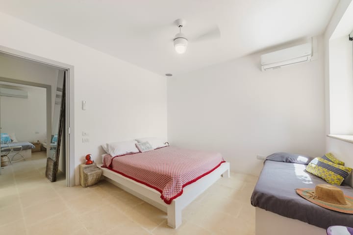 البيت العلوي - غرفة النوم رقم