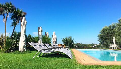 villa panoramica con piscina