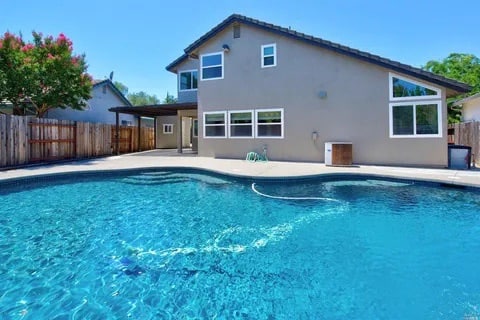 5 O’Clock Somewhere - Pool / Conveniently Located