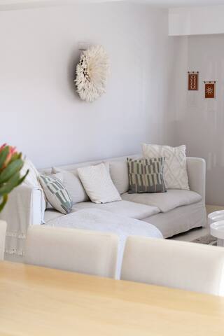 Spacious 2 bed 2 bathroom with balcony & braai gallery image 2