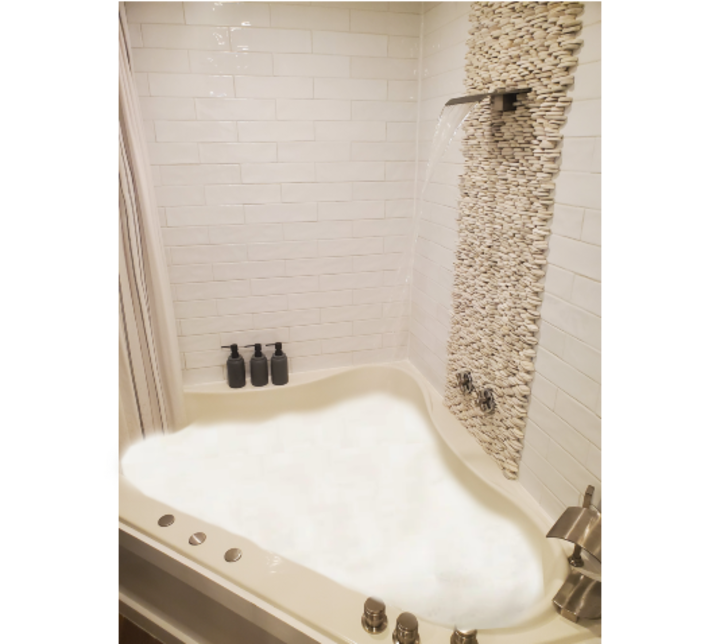Couples Getaway Waterfall Champagne tub, Kitchen Apartments for