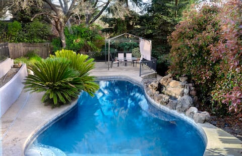 Top Airbnb: Stunning house, Pool, Fire Pit & Prime Location in Roseville