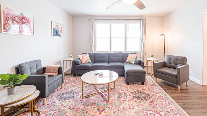 Glamorous Renovated Modern Home - エバンズビル, IN