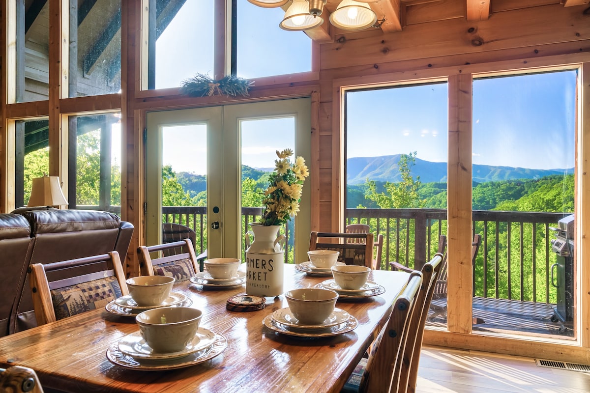 Great Views, Pool, Grill, Near Pkwy & Dollywood.