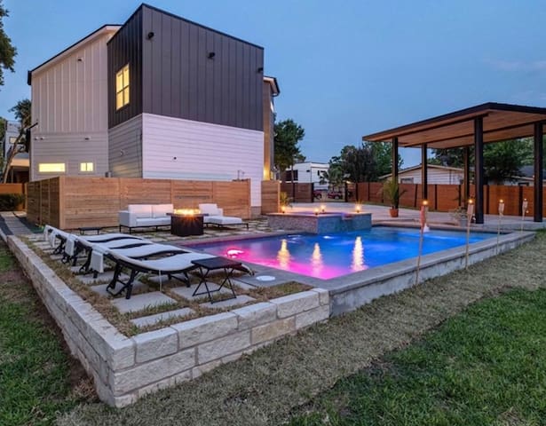 Splash Manor! .28 Acres, Heated Pool, Gym, & Games gallery image 2