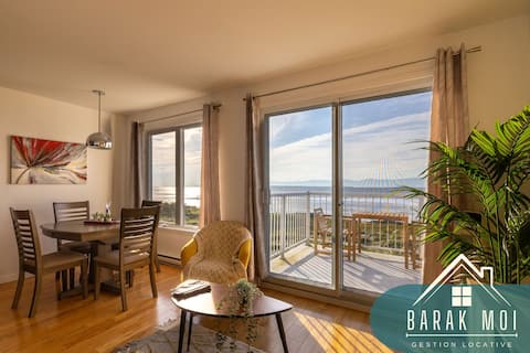 Spacious Condo with stunning river views