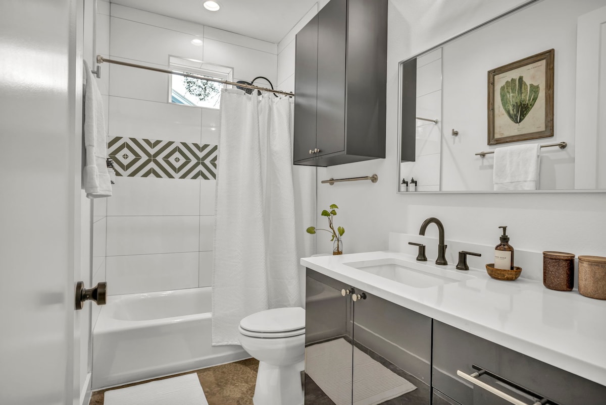 Modern Retreat | 15 min > Zilker, SoCo + Downtown