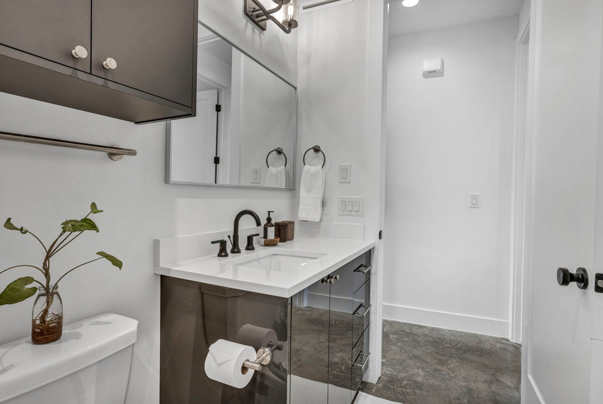 Modern Retreat | 15 min > Zilker, SoCo + Downtown