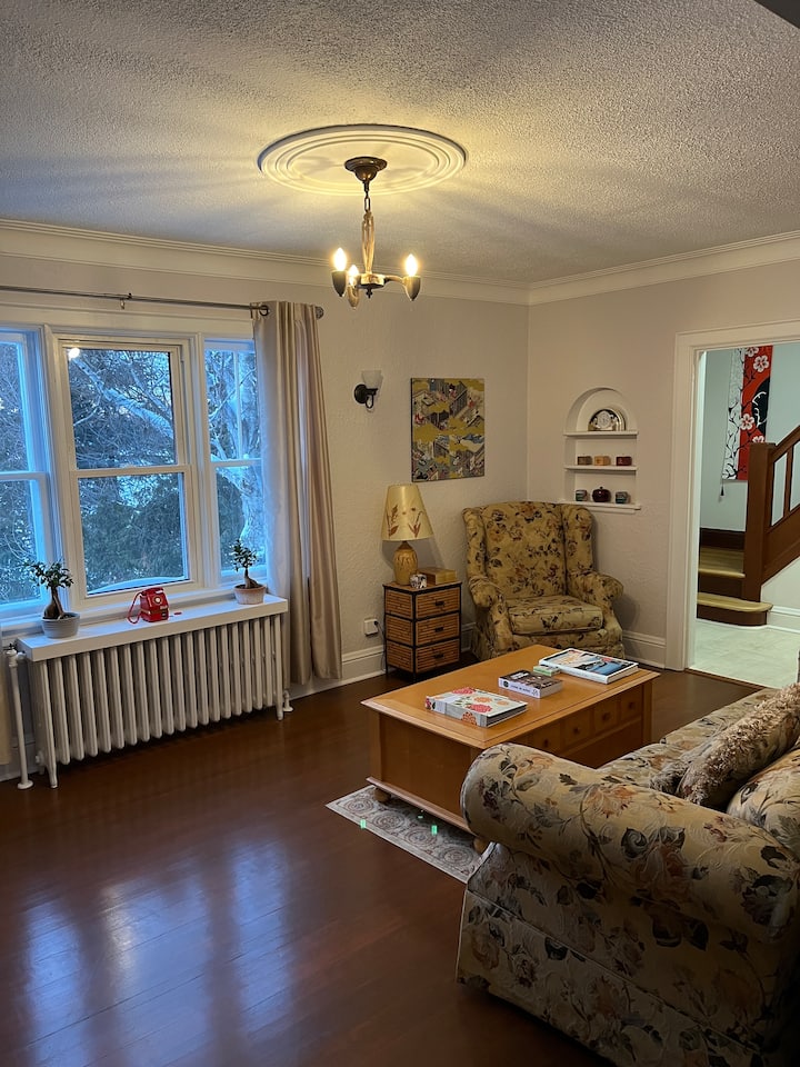 Little Retro Lake House (3 Floors) + Sauna - Greater Sudbury