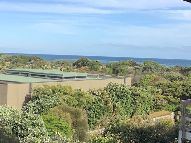 Bon Air! Walk to the beach, shops