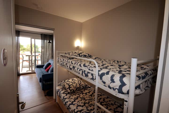 Двуетажни легла и чекмедже за съхранение