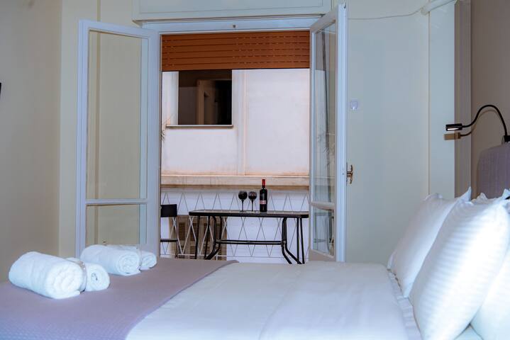 Plaka Apartment gallery image 3