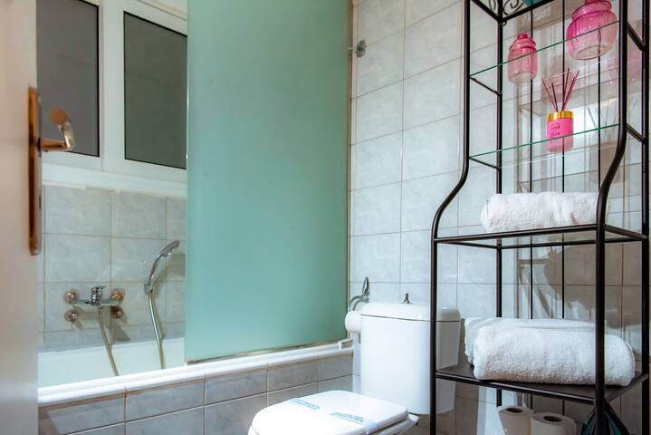 Plaka Apartment gallery image 5