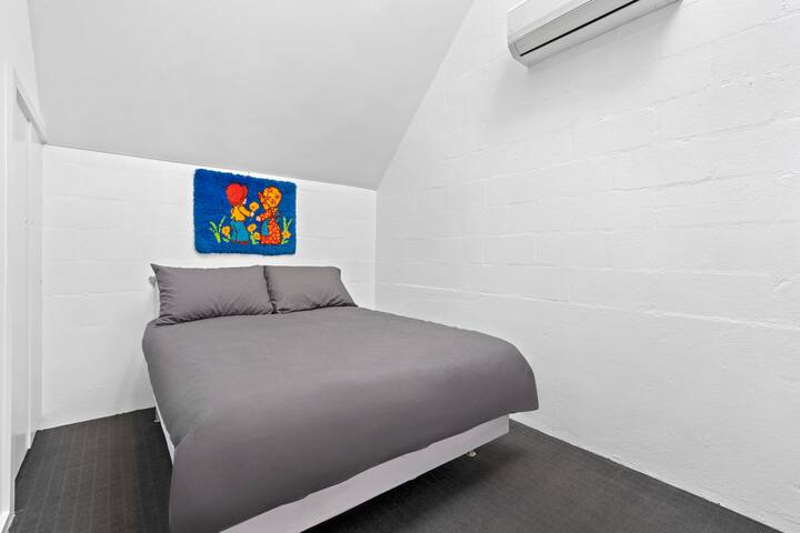 The Warbling Magpie gallery image 5