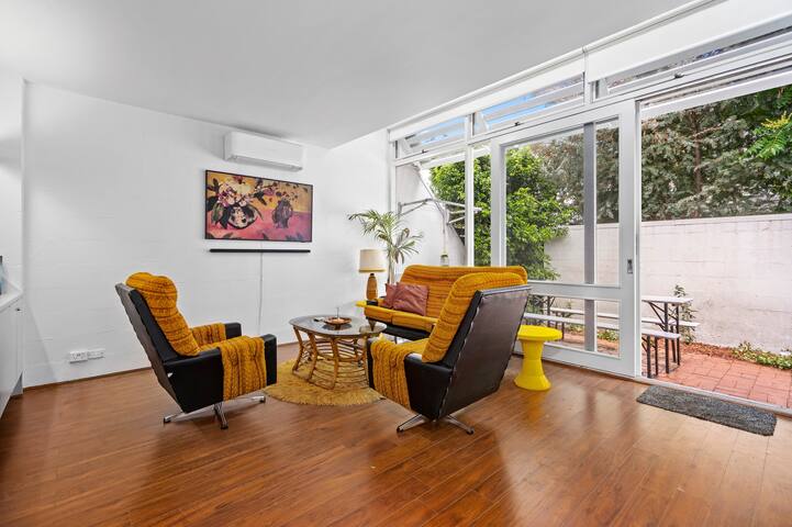 The Warbling Magpie gallery image 4