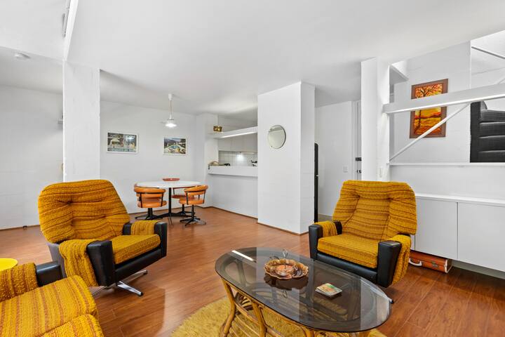 The Warbling Magpie gallery image 3