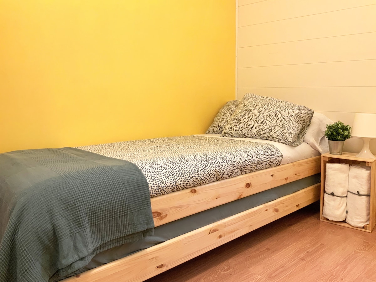 Dve samostatné stohovateľné postele. 
Plne vyhovuje vašim potrebám. Ako uprednostňujete spánok?