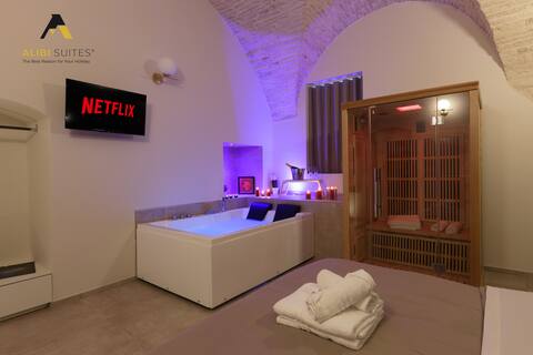 Sauna & Jacuzzi | Alibi Suites Fieramosca