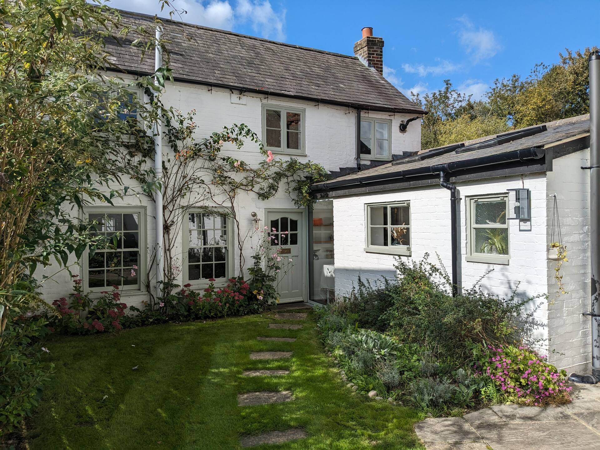 Charming Downland Cottage - Pass the Keys