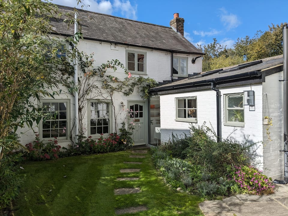 Charming Downland Cottage - Pass the Keys — photo 1