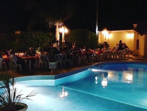 Prestigiosa villa 14 posti conpiscina in esclusiva