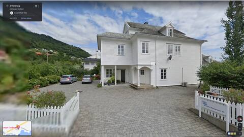 Central and spacious apartment in Leikanger