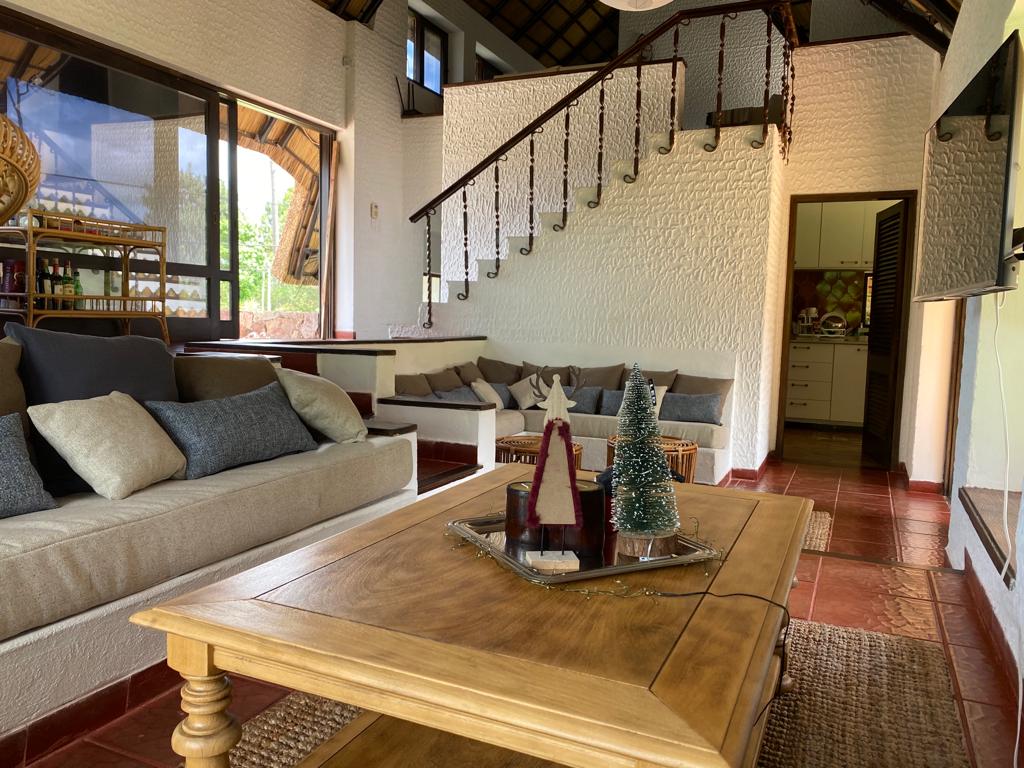 Top Airbnb: Two-story house with a thatched roof in Maldonado