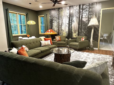 Top performing Airbnb: Forest Retreat Sleeps 13, Near Venues+Corn Mazes in Buford