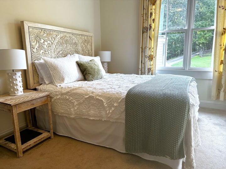 Втора спалня, оборудвана с удобно двойно легло.