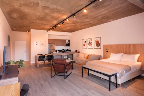 Live and Enjoy Pilar in Modern New Studio P326