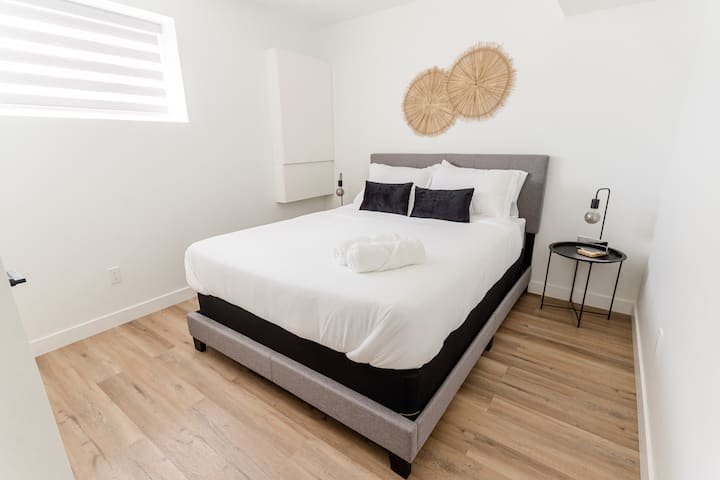 ¡Perfecto para relajarse! Este tranquilo dormitorio cuenta con una cama cómoda, una decoración acogedora y un ambiente relajante para ayudarte a relajarte.