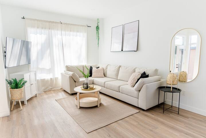 *New & Spacious | Free Parking | 7min to Downtown* gallery image 2