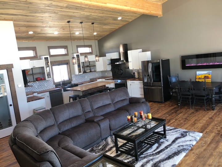 Unique Montana Designed Home Houses for Rent in Stevensville, Montana