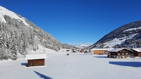 Elegant & Cozy Apartment in Feutersoey - Gstaad