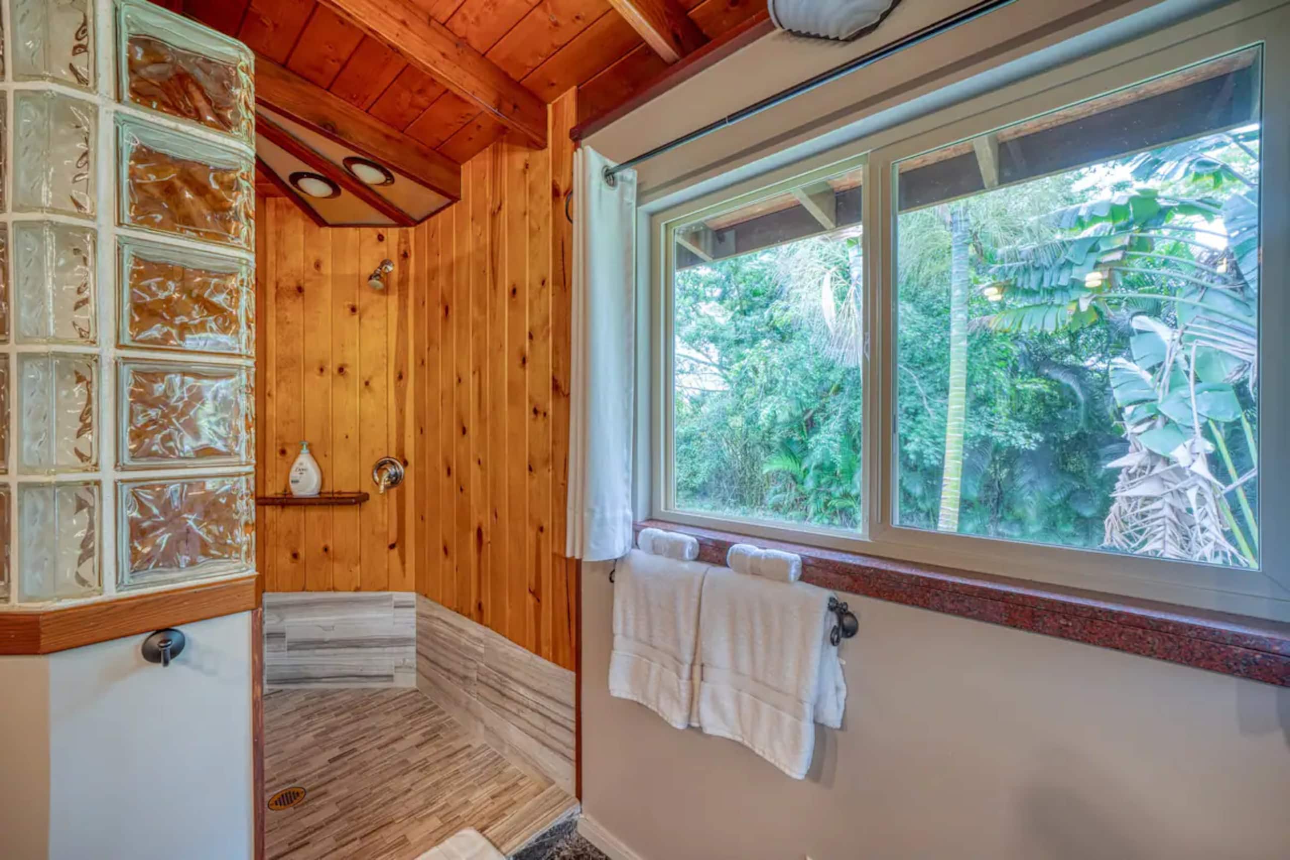 Home in Keaau · ★4.77 · 2 bedrooms · 2 beds · 2 private baths - Image 30