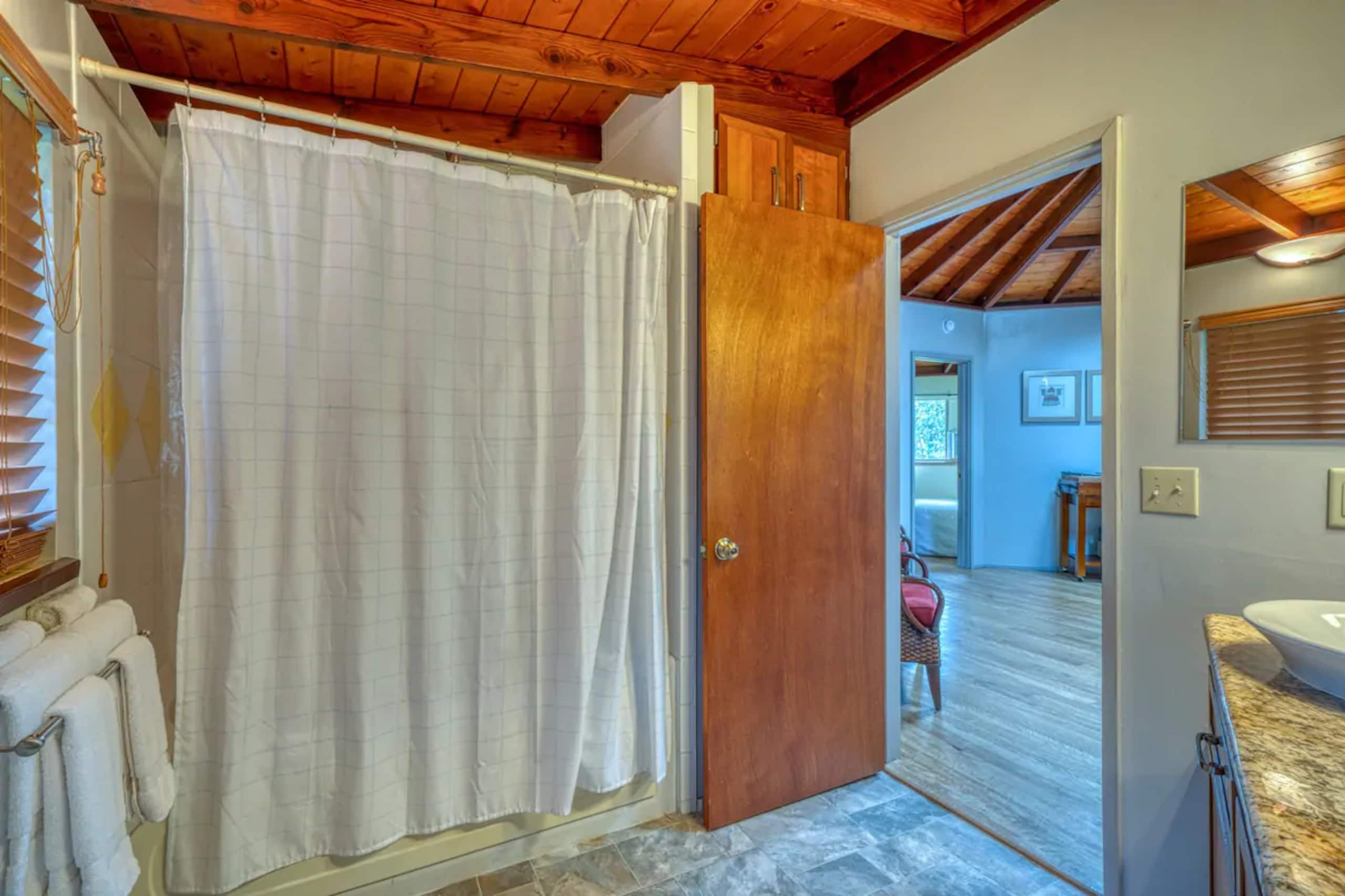 Home in Keaau · ★4.77 · 2 bedrooms · 2 beds · 2 private baths - Image 36