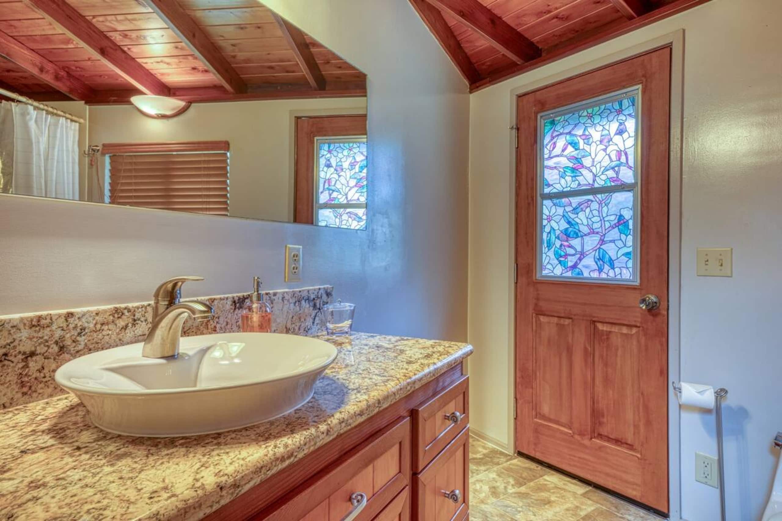 Home in Keaau · ★4.77 · 2 bedrooms · 2 beds · 2 private baths - Image 35