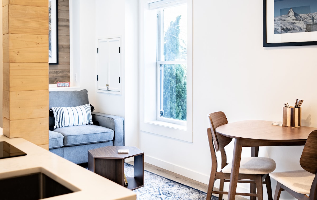 Popular Airbnb listing: Hilltop Gem with Gorgeous Views of City and Bay in Noe Valley
